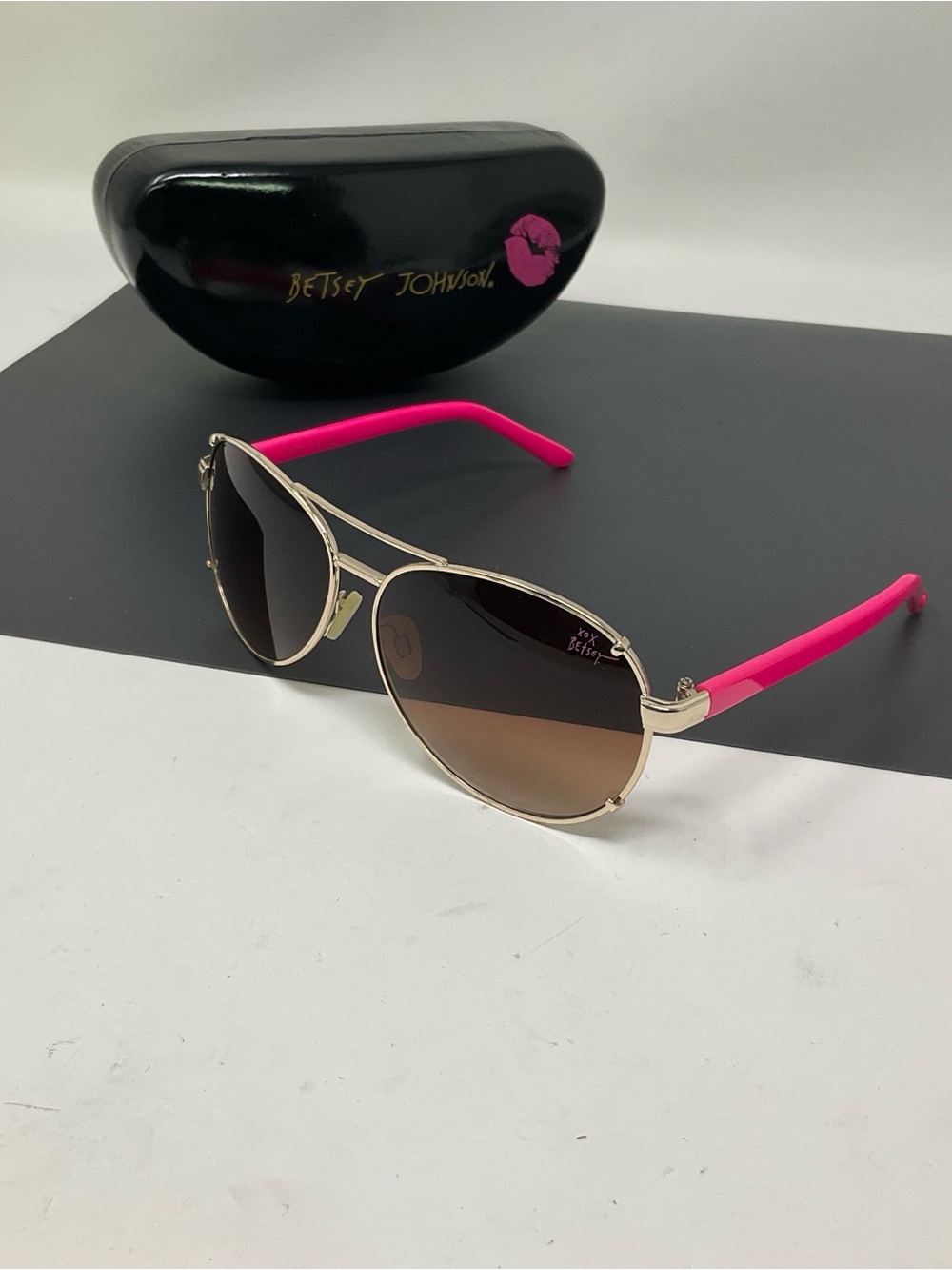 Betsey Johnson Aviator Sunglasses Gold And Pink Frame Brown Gradient Lens